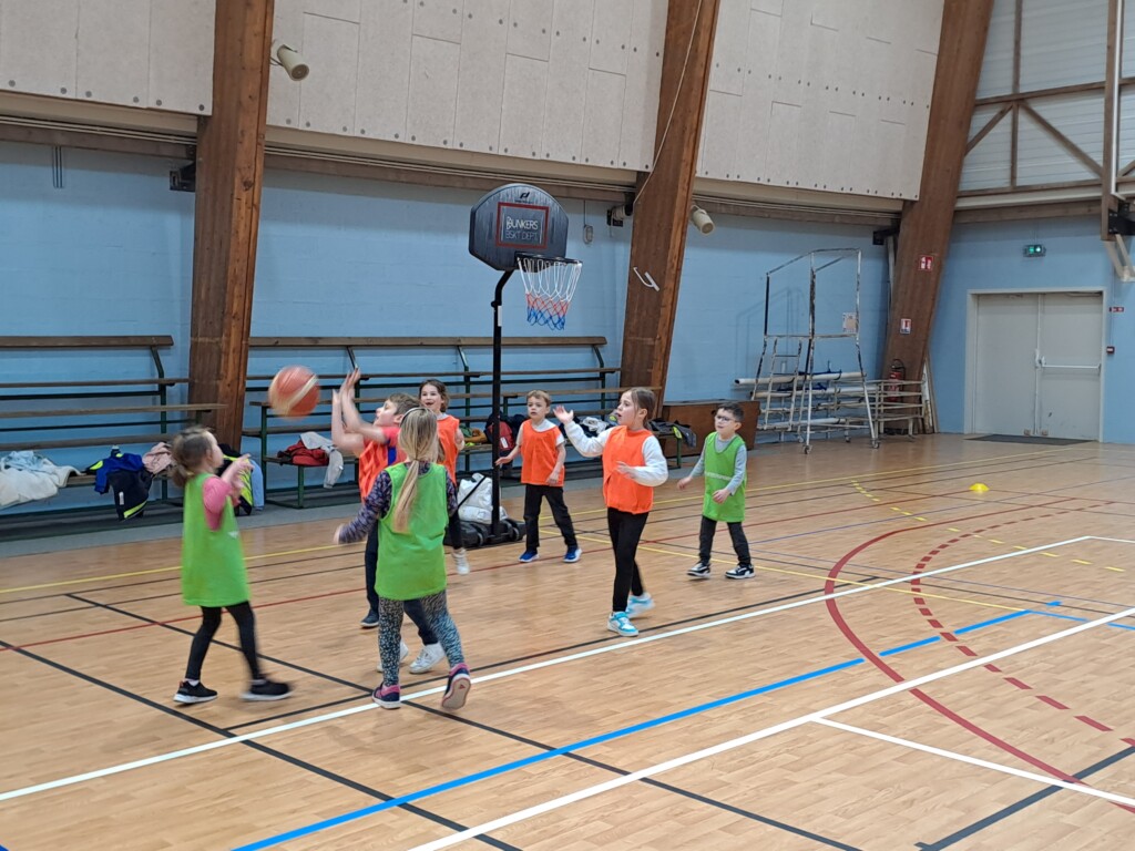 Initiation au basket et au hand pour les CP